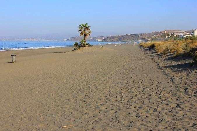 A 100M De Playa Piscina Y Todos Los Servicios Lejlighed Torrox Eksteriør billede